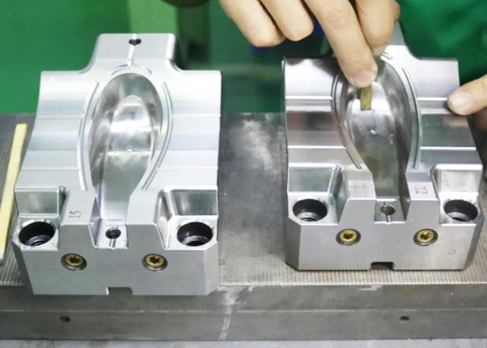 Key attention in different mould polishing