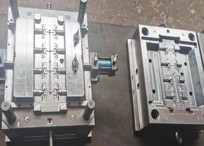 Plastic Injection Mold For Automotive Battery Box To Mexico 1